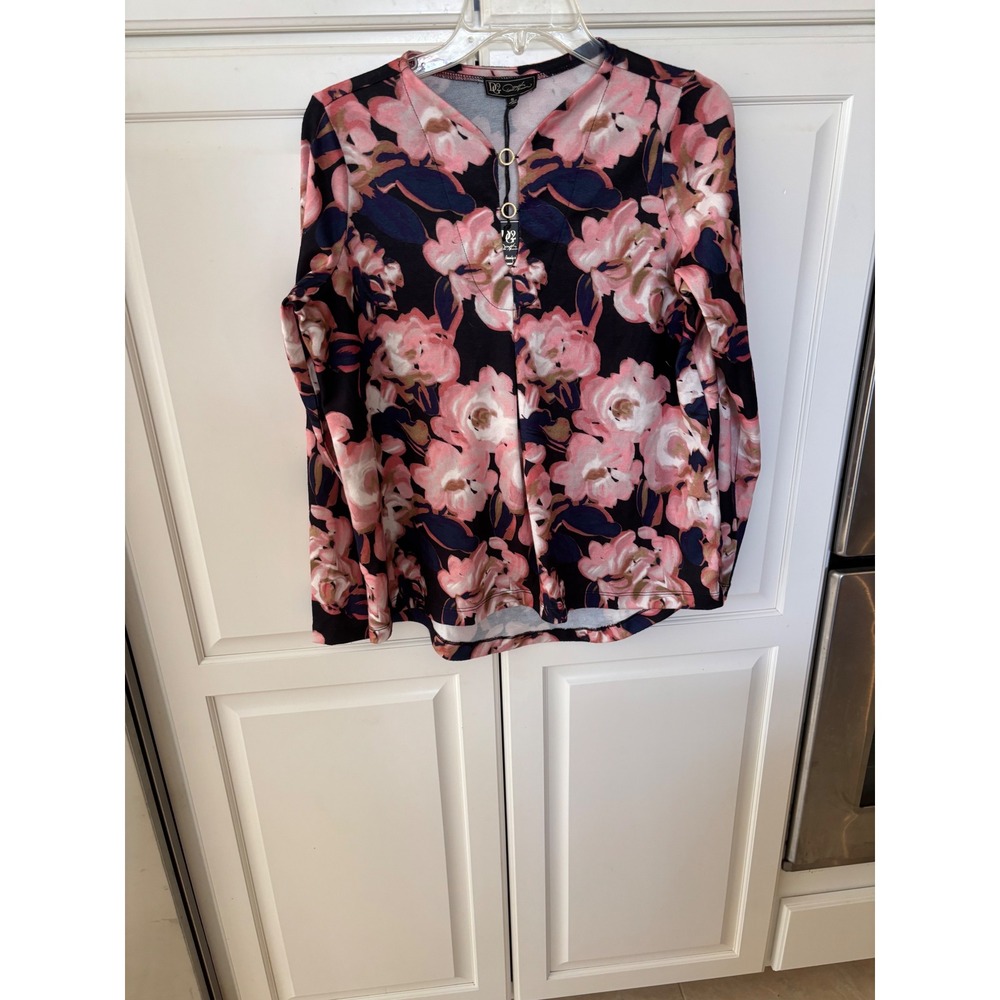 DG2 Diane Gilman 30th Anniversary Floral Print Ring Neck Top Pink Navy Small NWT